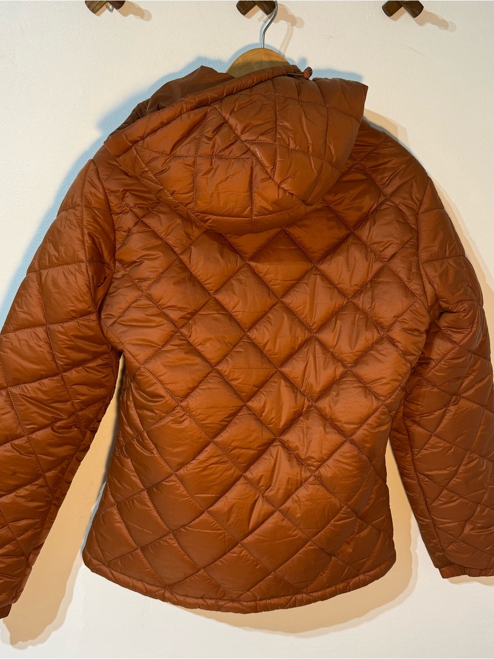 Amazon Women's Quilted Hooded Jacket in Rust size small - Picture 5 of 7